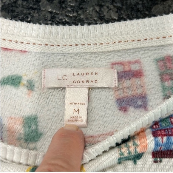 Lauren Conrad off white Christmas lightweight sweater size M - Picture 3 of 7